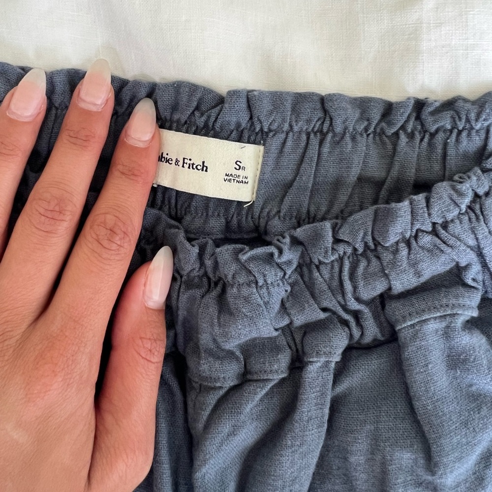 EUC Abercrombie & Fitch blue linen pants - Picture 3 of 3